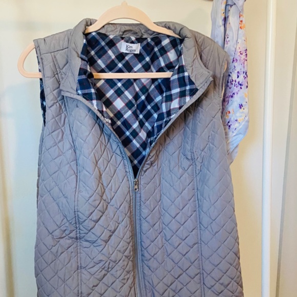 Vest - Picture 2 of 2